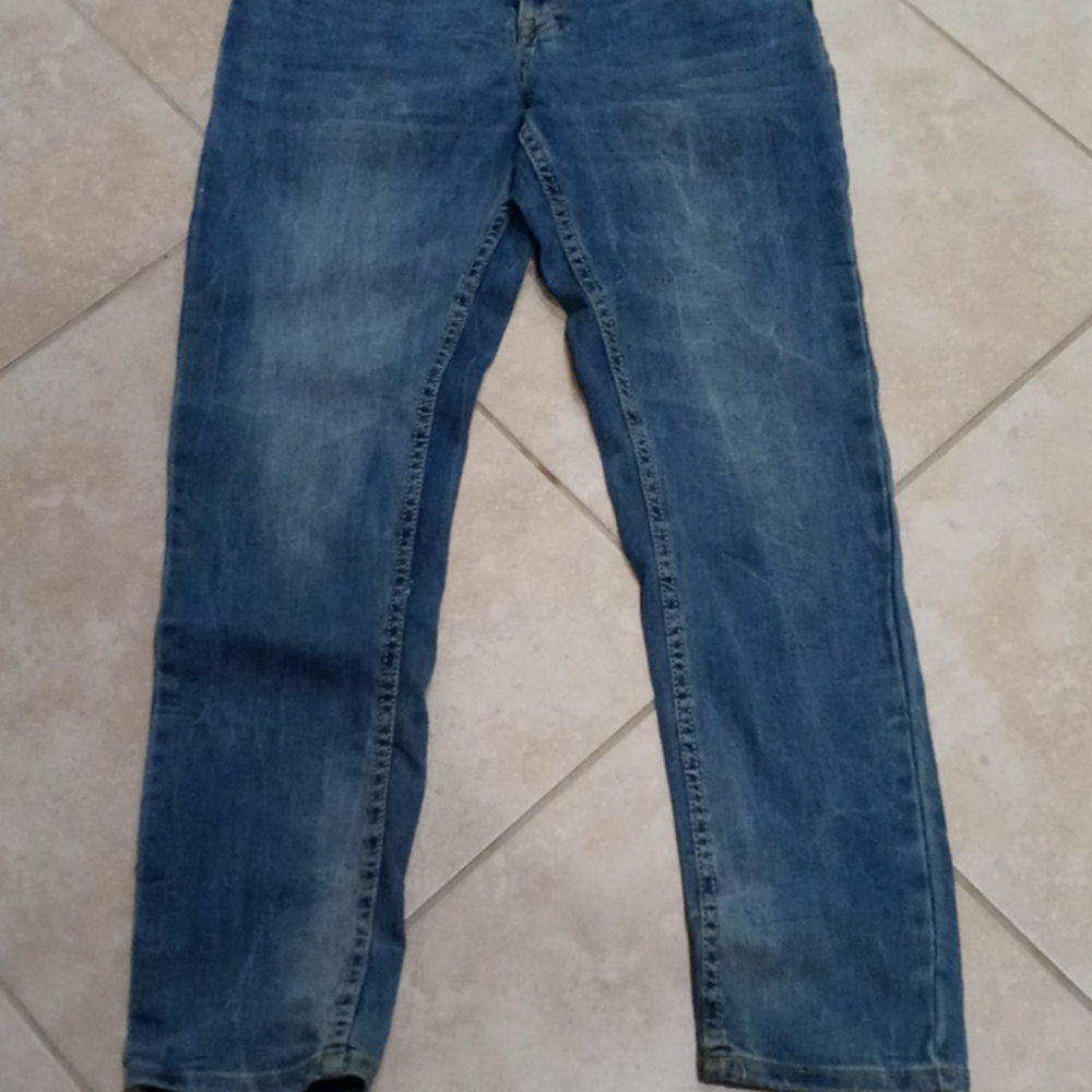 Levis - Picture 2 of 3